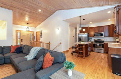 The Galena Territory House | The Gathering Place- Modern, Spacious, 6 Bedrooms