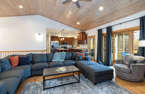 The Galena Territory House | The Gathering Place- Modern, Spacious, 6 Bedrooms
