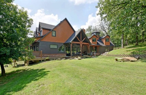 Fair Oaks House | The Gathering Spot: Creekside Stay & Event Venue