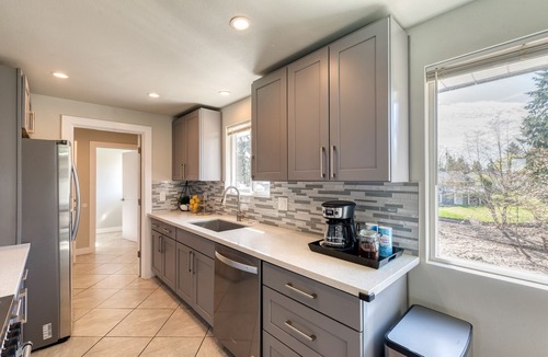 Kent House | ►The Gathering Spot ⌂ Spacious 5 BR/3 Bath Home