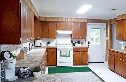 Karnack House | The Gator Den at Caddo Lake/Big Lake