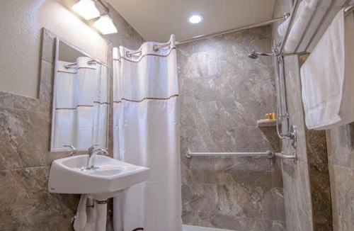 Dunnellon Hotel | The Gator Den