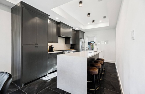 Highlands - Perkins House | The Geaux Haus - a new modern homen2 mi from LSU