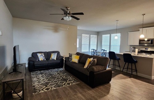 Glenn Heights House | The Gem! 20 mins from Dtn. Dallas. Monthly Rates