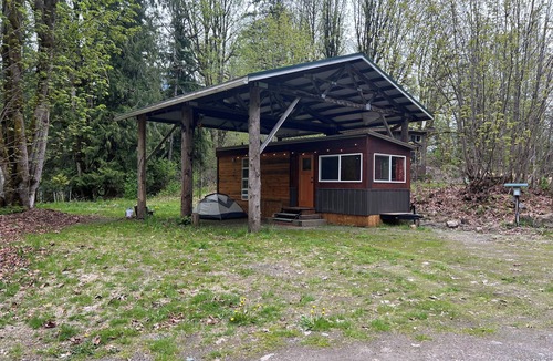 Glacier Cabin | The Gem a cozy, Tiny home in Glacier.