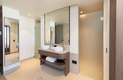 Glenelg Hotel | The George