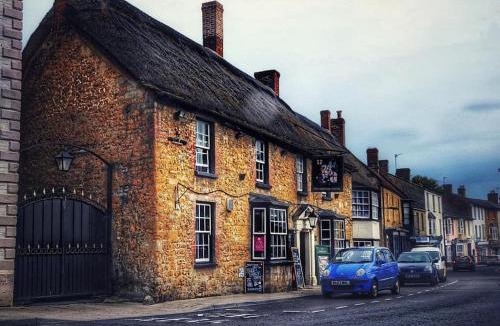 Castle Cary Hotel | The George Hotel