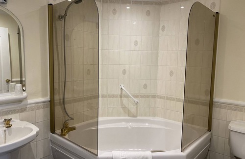 Pangbourne Hotel | The George Hotel