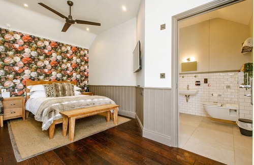 Toddington Hotel | The George Inn