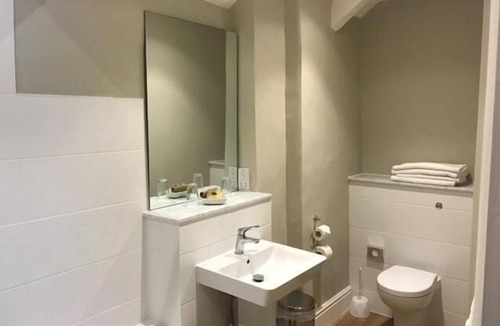 Lacock Hotel | The George Inn