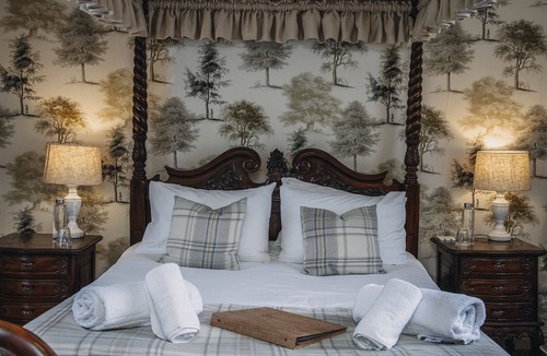 Warminster Hotel | The George Inn