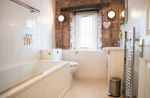 Wedmore House | The George Inn