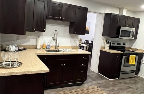 Brantford House | The Georgian; 4 bedroom home, Freshly Decorated for 2026