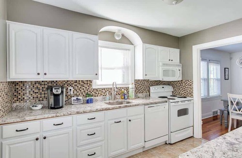 Germantown House | The Germantown Gem | 4BR | Ideal Location | Patio