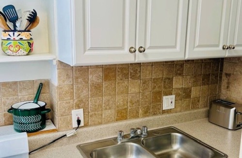 East Side Costa Mesa Apartment | The Get Away: Trendy Spot near Newport Beach