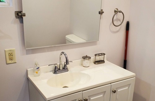 Fontanet Apartment | The Getaway 2 Hot tub, Full Kitchen, Sleeps 8