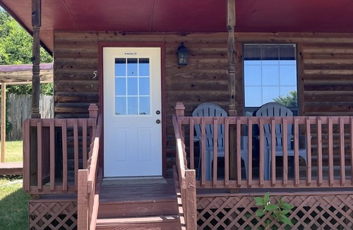 Sulphur Cabin | THE GETAWAY-Cedar Creek Cabins