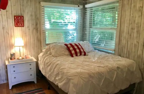Solon Mills House | The Getaway (Dog Friendly/Optional Pontoon Rental)