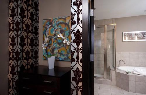 Downtown Niagara Falls Hotel | The Giacomo, an Ascend Collection Hotel