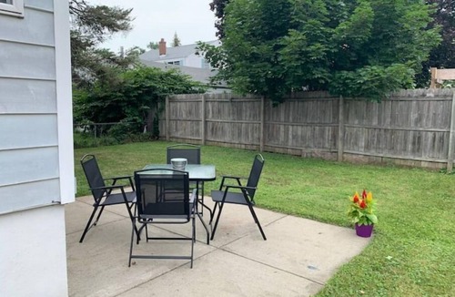 Niagara Falls Apartment | The Gianna One Bedroom UPPER, close to Falls & Casino!