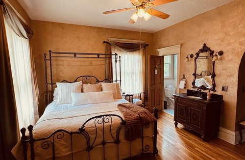 Farviews - Pattee Canyon Bed & Breakfast | The Gibson Mansion