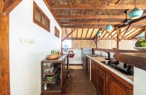 Gili Trawangan Villa | The Gili Beach Resort, 4 Bedrooms Villa Gili Trawangan - Beach Front