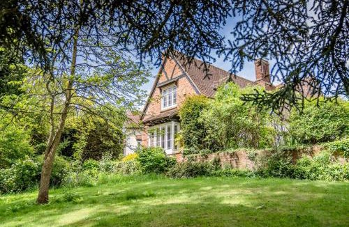 Evesham House | The Gingerbread House