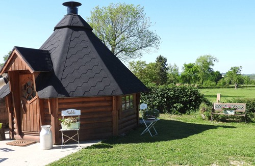 Saint-Martin-Choquel Cottage | The Gîte Nature is located in our equestrian farm, surrounded by animals