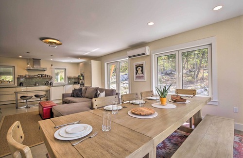 Garrison House | 'The Glabin’: Garrison Gem w/Hot Tub & Fire Pit