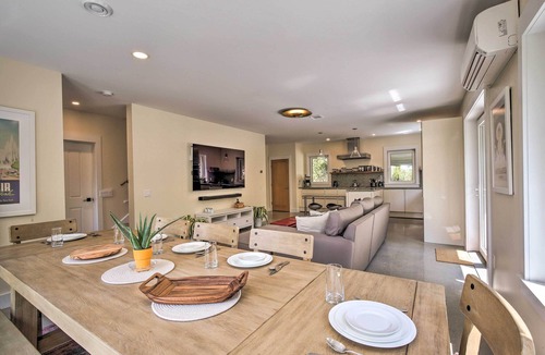 Garrison House | 'The Glabin’: Garrison Gem w/Hot Tub & Fire Pit