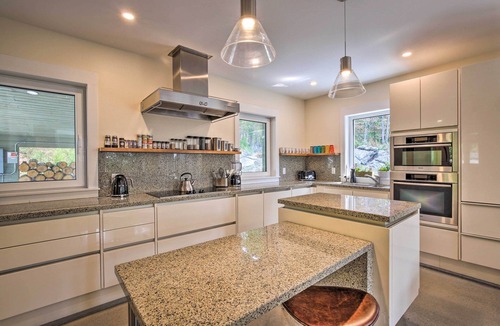 Garrison Cottage | 'the Glabin: Garrison Gem w/Hot Tub & Fire Pit