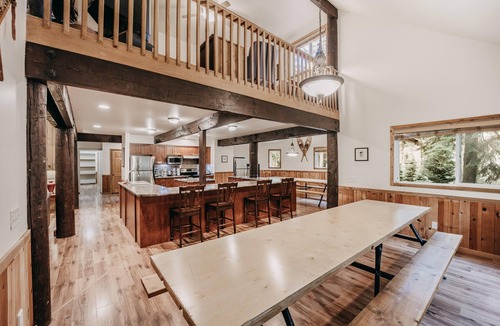 Glacier Cabin | The Glacier Lodge - Perfect for Large Groups!