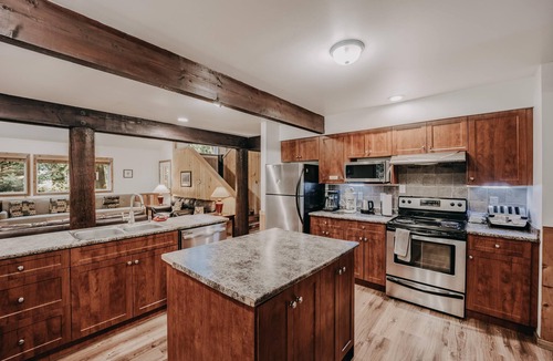 Glacier Cabin | The Glacier Lodge - Perfect for Large Groups!