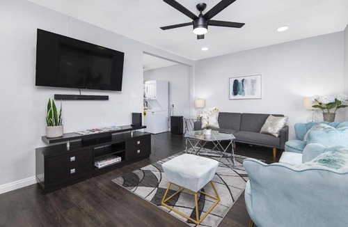 Imperial Beach House | The Glam Dragon