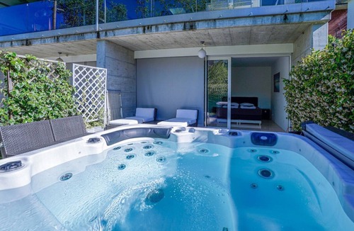 Caslano House | The Glass House & SPA Swisshomebnb