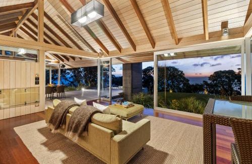 Taiharuru Villa | The Glasshouse