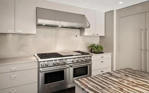 Redding Ridge House | The Glasshouse Retreat