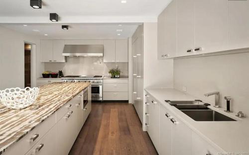 Redding Ridge House | The Glasshouse Retreat