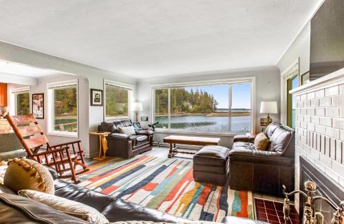 Lakebay House | The Glen Cove Sand Spit