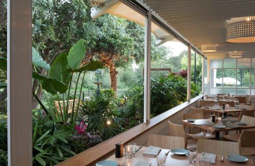 Eight Mile Plains Hotel | The Glen Hotel and Suites