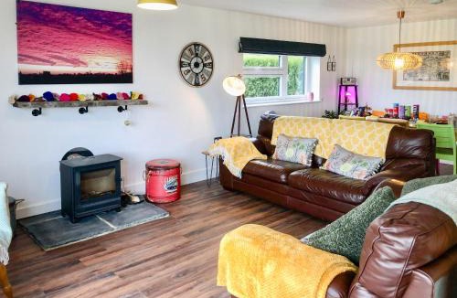 Five Oak Green House | The Goat Shed