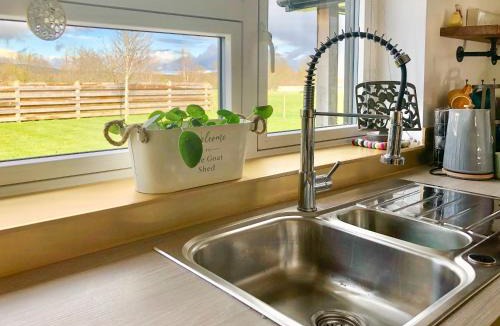 Five Oak Green House | The Goat Shed