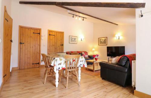 Harleston House | The Golden Cross