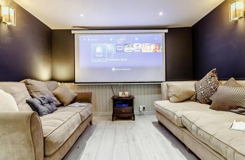 Mauchline House | The Golden Crown