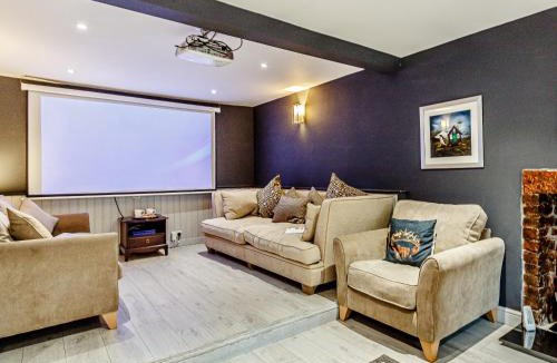 Mauchline House | The Golden Crown