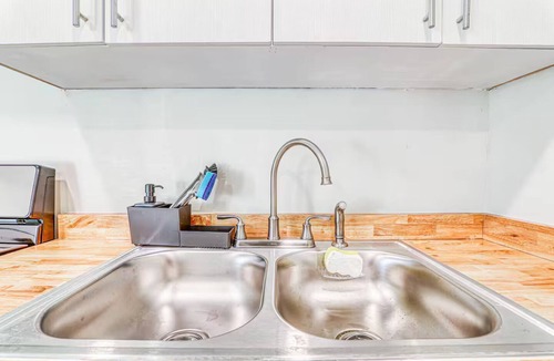 Pershing - Government Hill Cottage | The Golden Dusk Cottage