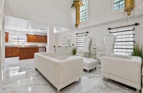 Bloomingdale House | The Golden Gem