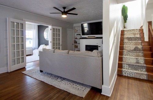 Midtown House | The Golden Getaway! Near Zoo, CHI Event center, TD Ameritrade and Nightlife!