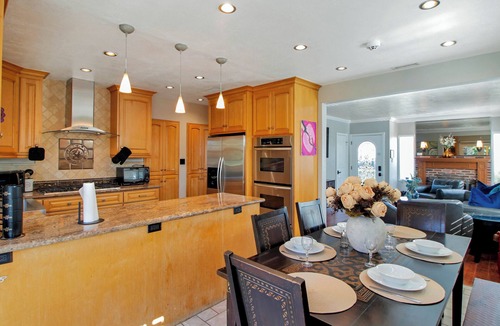 Del Aire House | The Golden Haven Retreat