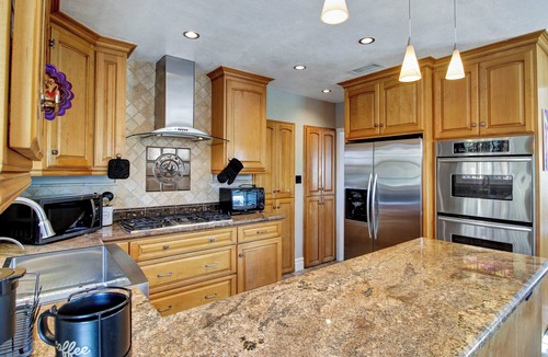 Del Aire House | The Golden Haven Retreat